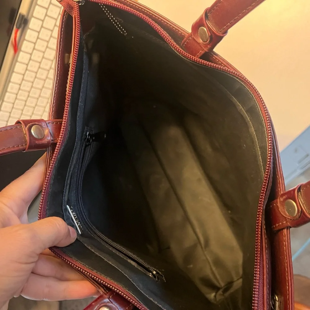 🛑 1 hour sale. Lovie Paris, burgubdy Leather Tote Bag (a Nine West upscale co) - Picture 3 of 8